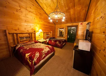 Log Cabin Lodge & Suites hotel thumbnail 2