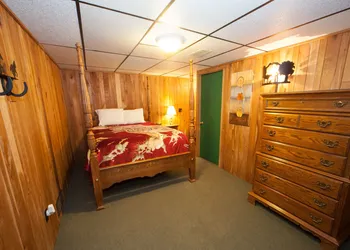 Log Cabin Lodge & Suites hotel thumbnail 4