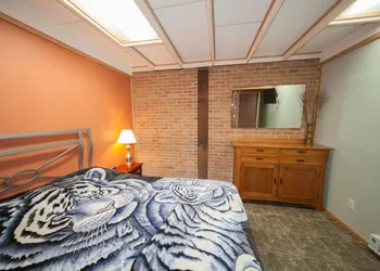 Log Cabin Lodge & Suites hotel thumbnail 5