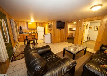 Log Cabin Lodge & Suites hotel thumbnail 6