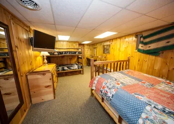 Log Cabin Lodge & Suites hotel thumbnail 7