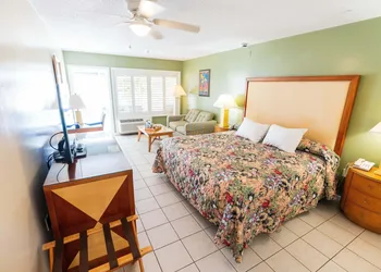 Pirate's Cove Resort & Marina hotel thumbnail 2
