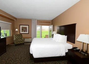 Cobblestone Inn & Suites - Denison Majestic Hills hotel thumbnail 5