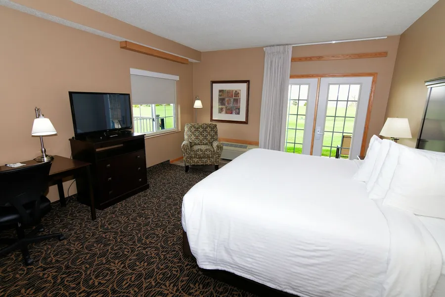 Cobblestone Inn & Suites - Denison Majestic Hills hotel detail image 6