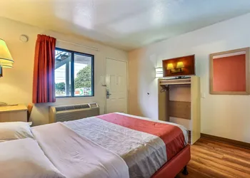 Motel 6 Pinole, CA hotel thumbnail 8