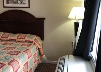 Rodeway Inn South Point hotel thumbnail 8