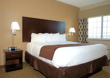 Rock Island Inn & Suites hotel thumbnail 5
