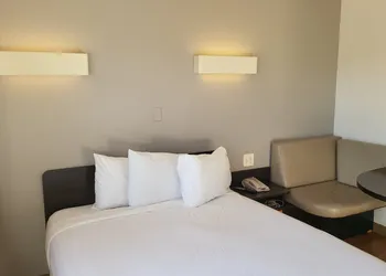 Super 8 by Wyndham Santa Clara hotel thumbnail 7