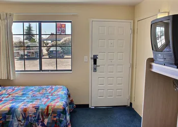 Motel 6 Coalinga, CA - East hotel thumbnail 4