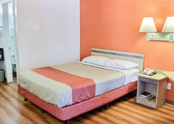 Motel 6 Coalinga, CA - East hotel thumbnail 5