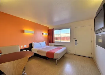 Motel 6 Laredo, TX - South hotel thumbnail 4