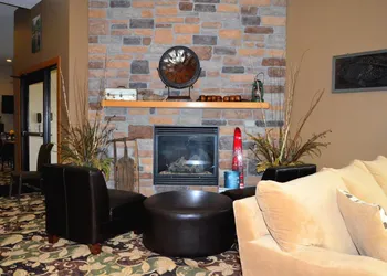 Cobblestone Inn and Suites - Lake View hotel thumbnail 2