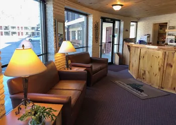 Amber's Inn & Suites hotel thumbnail 2