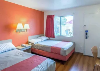 Motel 6 Redding, CA - North hotel thumbnail 4
