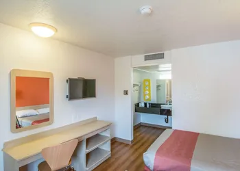 Motel 6 Redding, CA - North hotel thumbnail 5