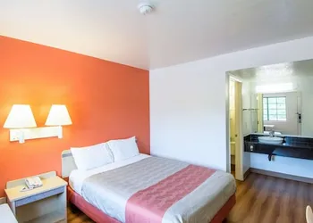 Motel 6 Redding, CA - North hotel thumbnail 6