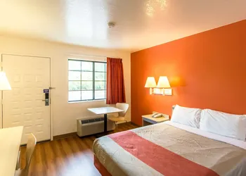 Motel 6 Redding, CA - North hotel thumbnail 8