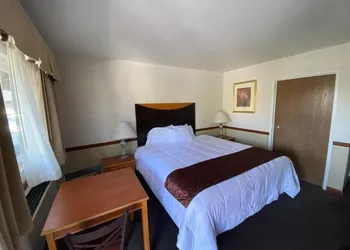 Town and Country Inn hotel thumbnail 4