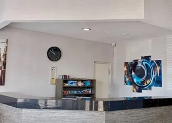 Super 5 Inn hotel thumbnail 3