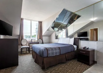 Super 5 Inn hotel thumbnail 6