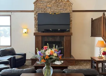 American Inn & Suites hotel thumbnail 3