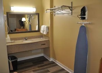 Best Rest Inn hotel thumbnail 8