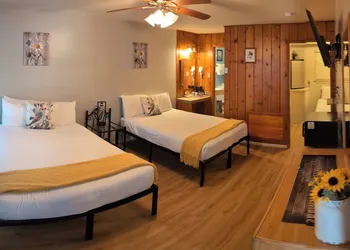 Trees Motel hotel thumbnail 5
