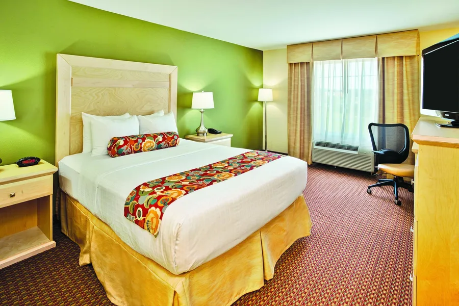 La Quinta Inn & Suites by Wyndham Rochester Mayo Clinic S hotel detail image 6