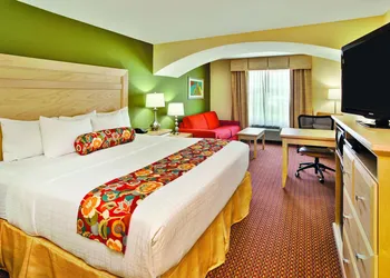 La Quinta Inn & Suites by Wyndham Rochester Mayo Clinic S hotel thumbnail 7