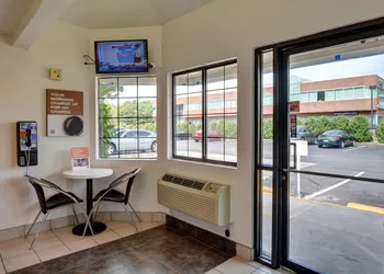 Motel 6 Wethersfield, CT - Hartford hotel thumbnail 4