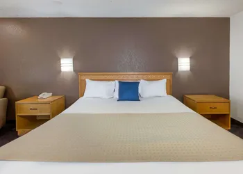 Knights Inn Flint hotel thumbnail 6