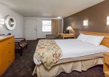 Knights Inn Flint hotel thumbnail 8