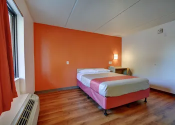 Motel 6 Chicopee, MA - Springfield hotel thumbnail 5
