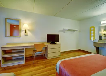 Motel 6 Chicopee, MA - Springfield hotel thumbnail 8