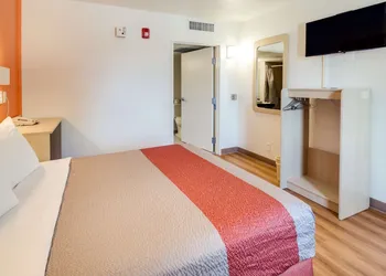 Motel 6 Lenexa, KS - Kansas City Southwest hotel thumbnail 5