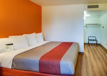Motel 6 Lenexa, KS - Kansas City Southwest hotel thumbnail 6