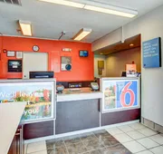 Travelodge by Wyndham Norfolk Airport hotel detail image 4