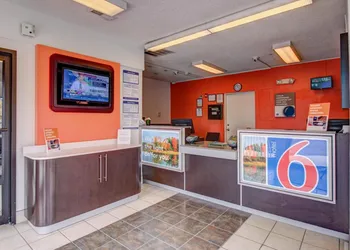 Travelodge by Wyndham Norfolk Airport hotel thumbnail 2