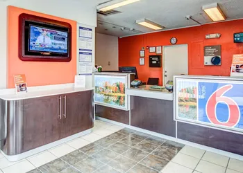Travelodge by Wyndham Norfolk Airport hotel thumbnail 3