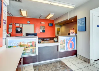 Travelodge by Wyndham Norfolk Airport hotel thumbnail 4