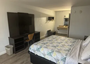 Travelodge by Wyndham Norfolk Airport hotel thumbnail 6