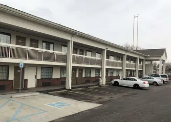 Days Inn by Wyndham Indianapolis South hotel thumbnail 3