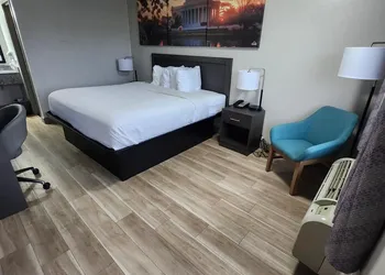 Days Inn by Wyndham Charleston WV hotel thumbnail 3