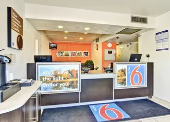 Motel 6 Pittsburgh PA - Crafton hotel thumbnail 2