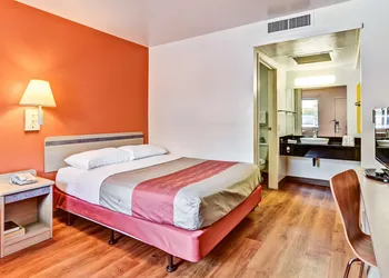 Motel 6 Pittsburgh PA - Crafton hotel thumbnail 7