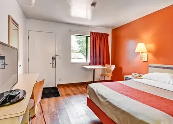 Motel 6 Pittsburgh PA - Crafton hotel thumbnail 8