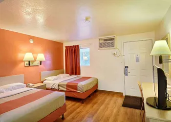 Travelodge by Wyndham Brattleboro VT hotel thumbnail 5