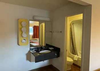Travelodge by Wyndham Brattleboro VT hotel thumbnail 7