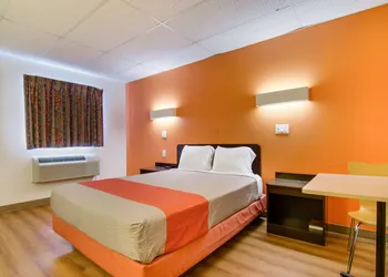 Motel 6 Salina, KS hotel thumbnail 6