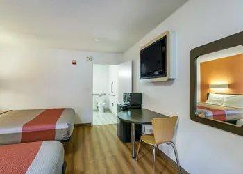 Motel 6 Dothan, AL hotel thumbnail 7